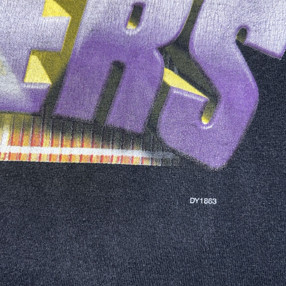 1990’s Los Angeles Lakers “It’s Showtime” T-Shirt - Picture 14 of 16